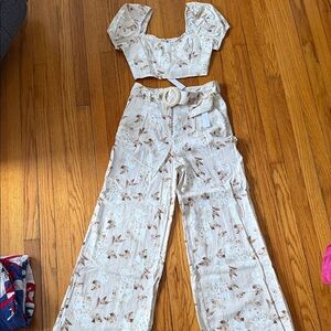 House of Harlow 1960 Beige Floral Top and Pants Set